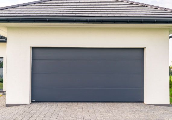 Čierna garážová brána Čierna garážová brána